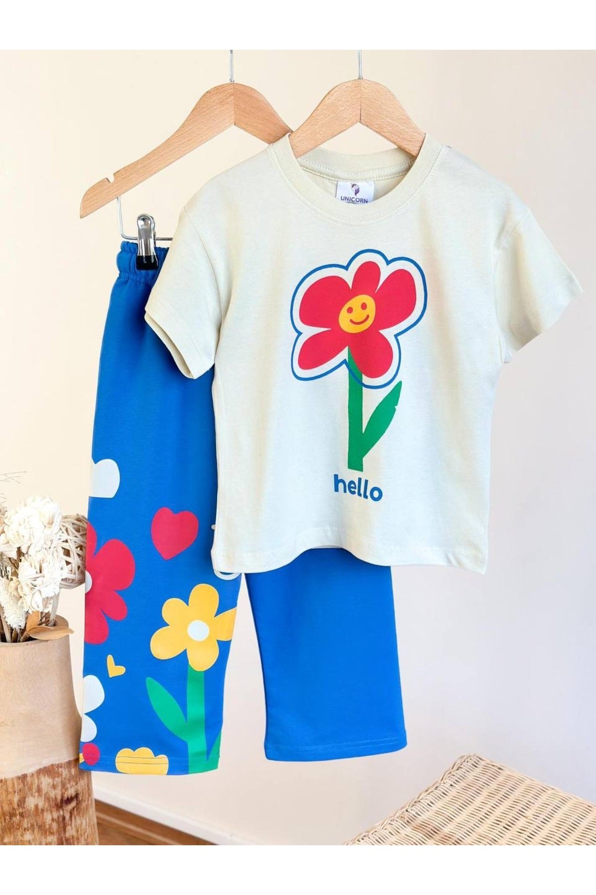 Kız çocuklar için bisiklet yaka baskılı t-shirt ve mavi pantolon takım - Limonlu Pamuk