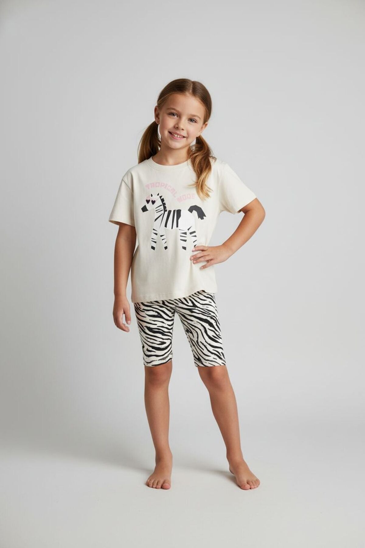 Kız çocuklar için bisiklet yaka zebra baskılı t-shirt ve desenli tayt takım - Limonlu Pamuk