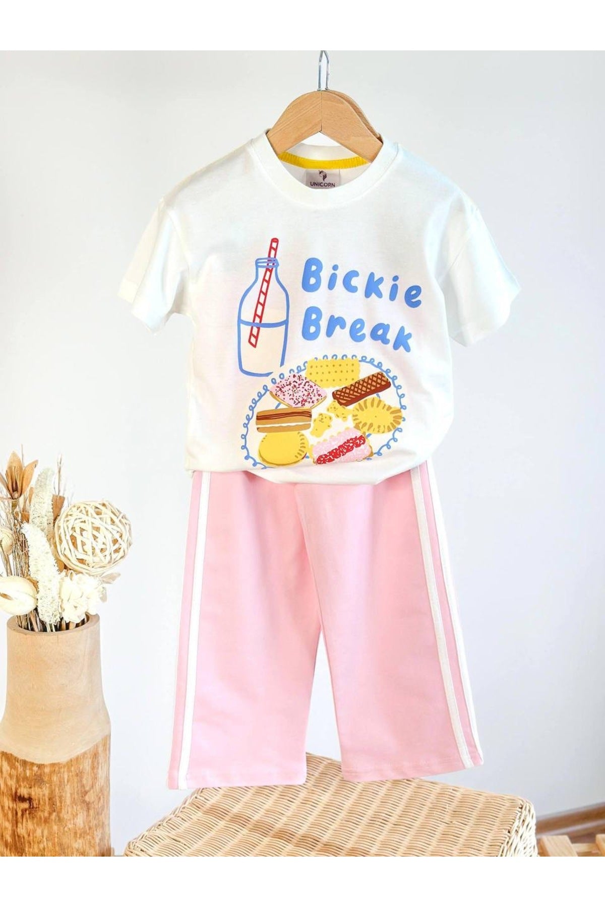 Kız çocuklar için bisiklet yaka baskılı t-shirt ve pembe pantolon takım - Limonlu Pamuk
