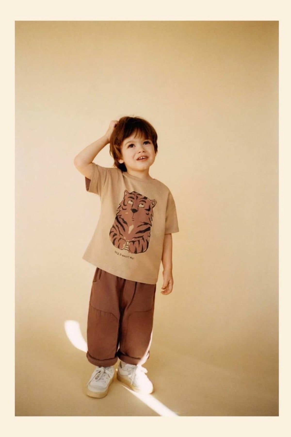 Erkek çocuklar için kaplan desenli bisiklet yaka t-shirt ve çizgili şort takım - Limonlu Pamuk