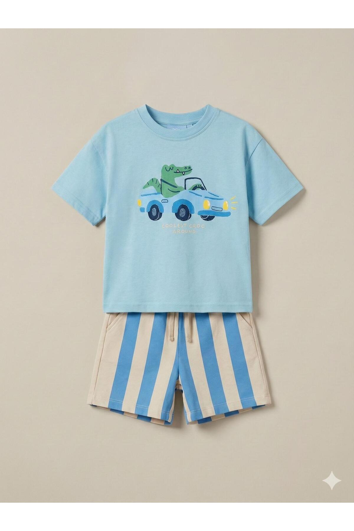 Erkek çocuklar için mavi bisiklet yaka araba baskılı t-shirt ve çizgili şort takım - Limonlu Pamuk