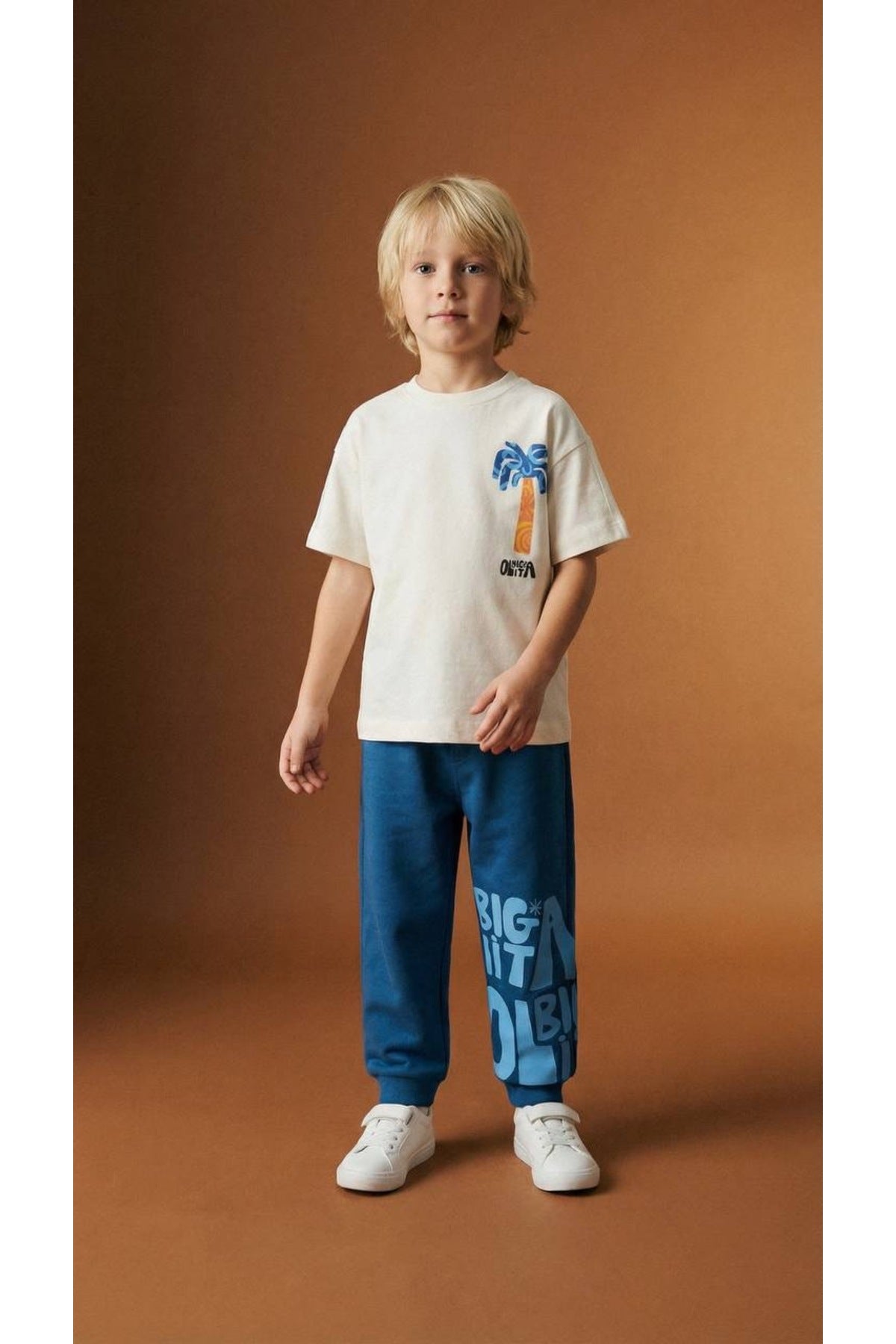 Erkek çocuklar için bisiklet yaka desenli t-shirt ve jogger pantolon - %100 pamuk - Limonlu Pamuk
