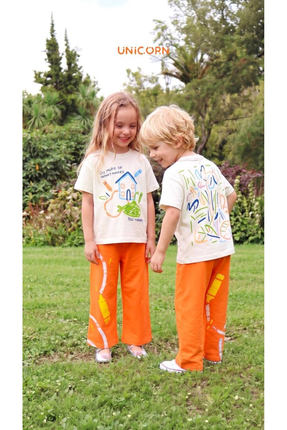 Unisex çocuklar için bisiklet yaka baskılı t-shirt ve turuncu baskılı pantolon - Limonlu Pamuk