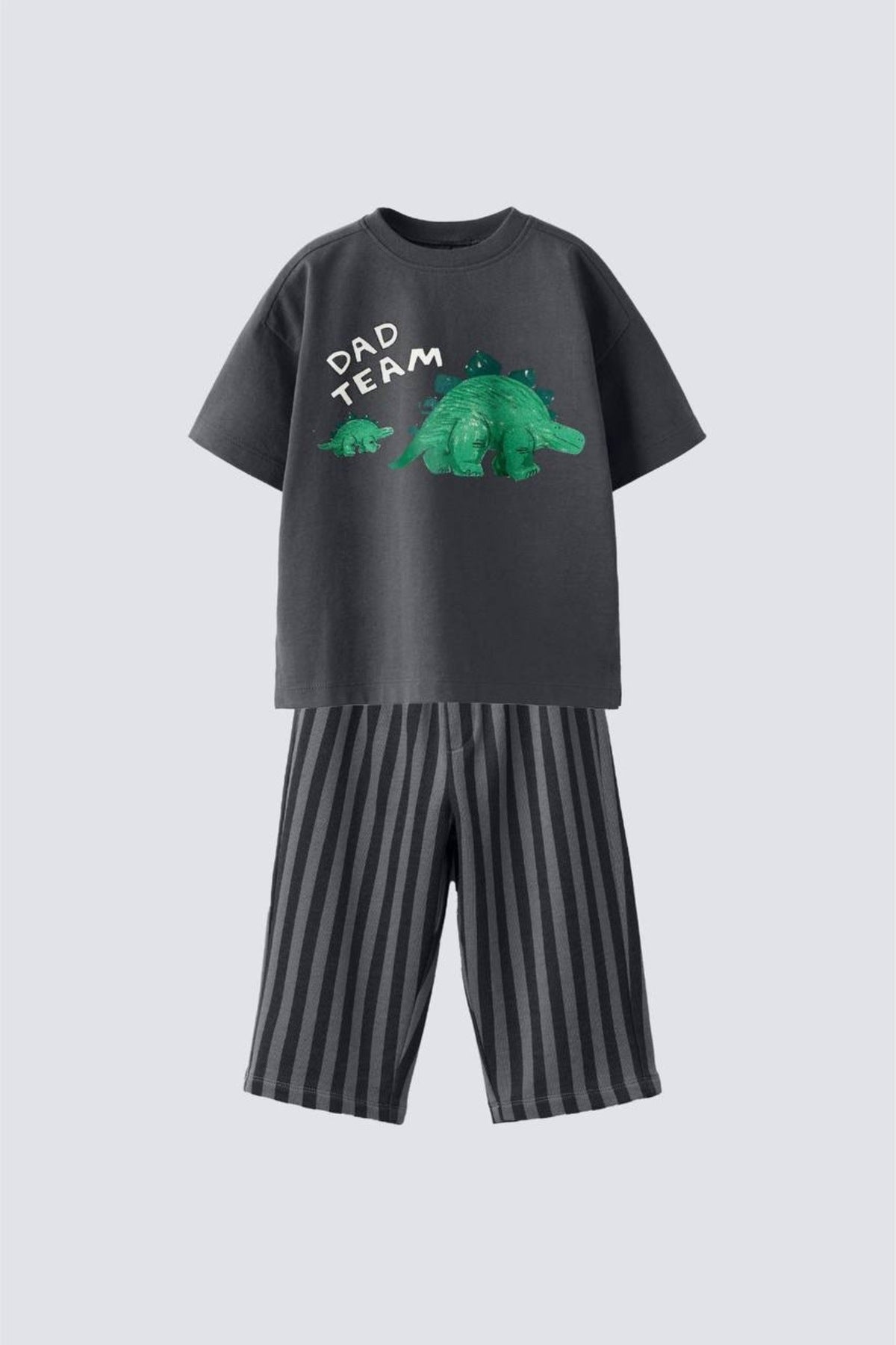 Unisex çocuklar için siyah kısa kollu dinozor desenli t-shirt ve çizgili pantolon takım - Limonlu Pamuk