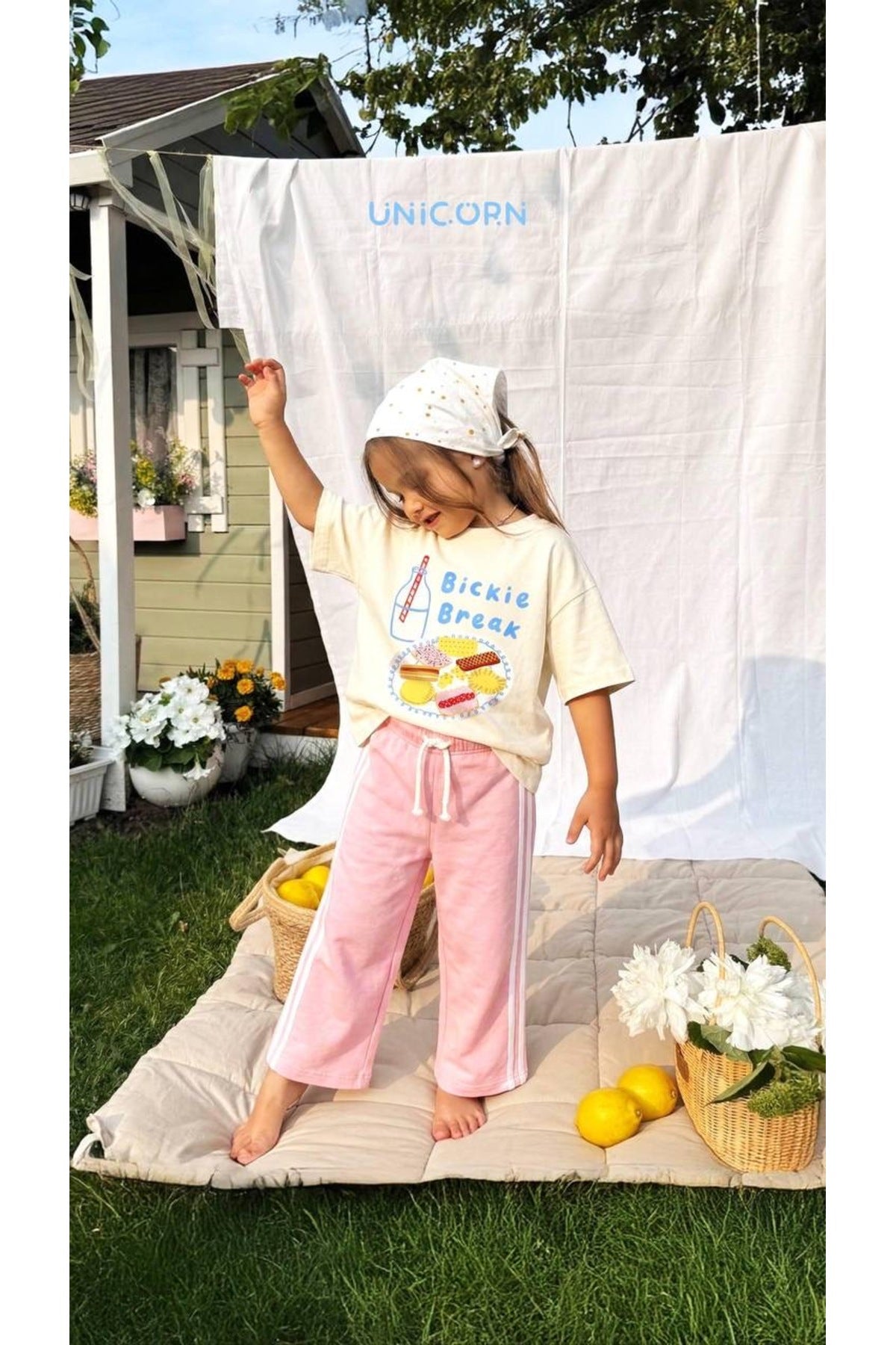 Kız çocuklar için bisiklet yaka baskılı t-shirt ve pembe pantolon takım - Limonlu Pamuk
